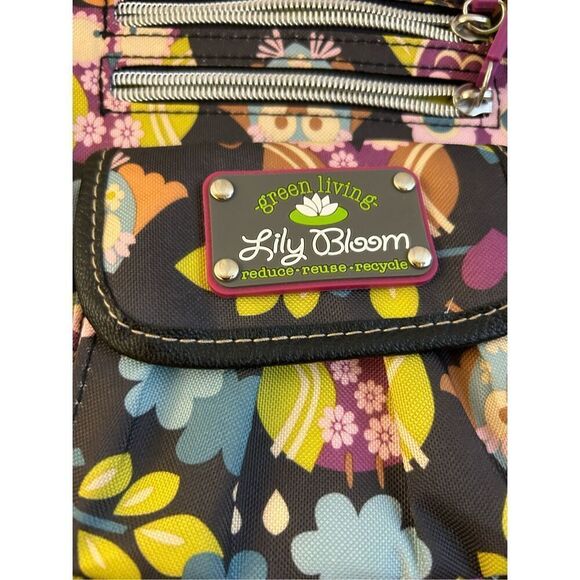 Lily bloom wallet crossbody green livings snaps Owls 8x8" with strap - Picture 8 of 9